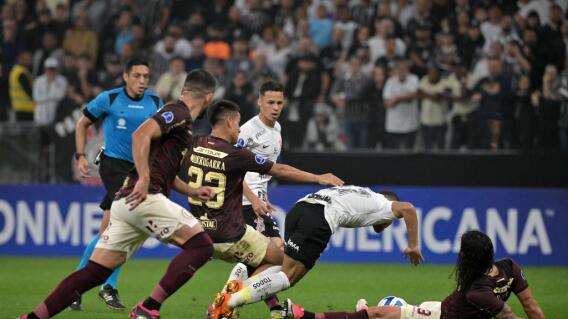 Corinthans vs Universitario Corinthans vs Universitario