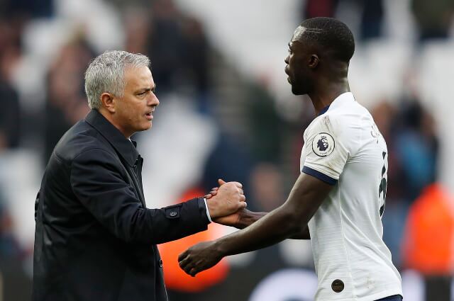 334056_José Mourinho y Dávinson Sánchez