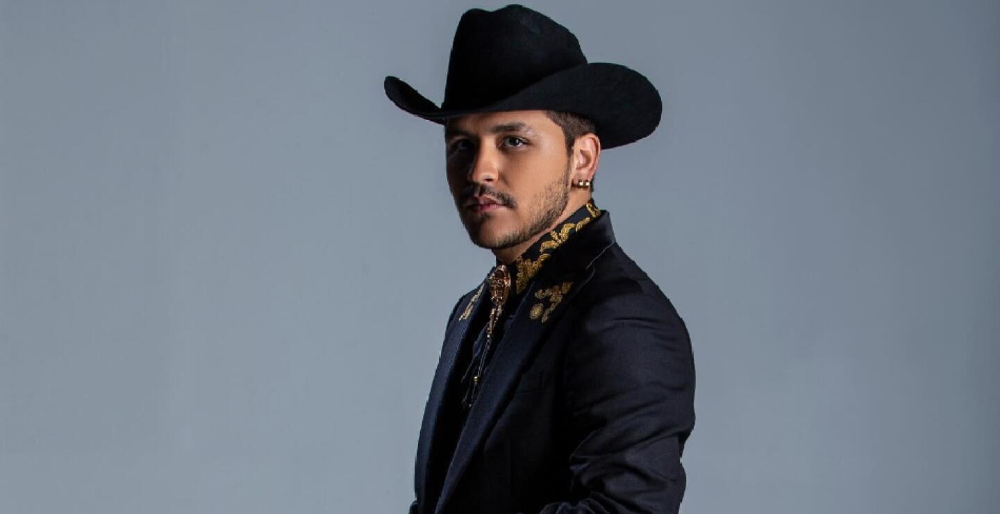 Christian Nodal sorprende a los internautas con su drástico cambio de look