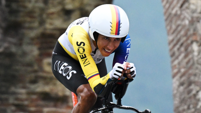 Egan Bernal, ciclista colombiano del INEOS Grenadiers, en la segunda contrarreloj del Giro de Italia 2025