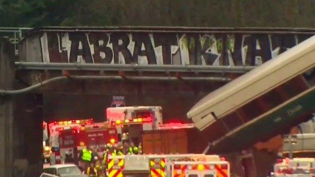 Impresionante descarrilamiento de tren en Washington deja al menos seis muertos
