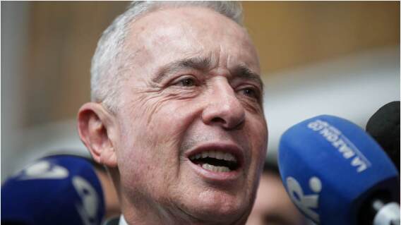 Álvaro Uribe Vélez. Álvaro Uribe Vélez.