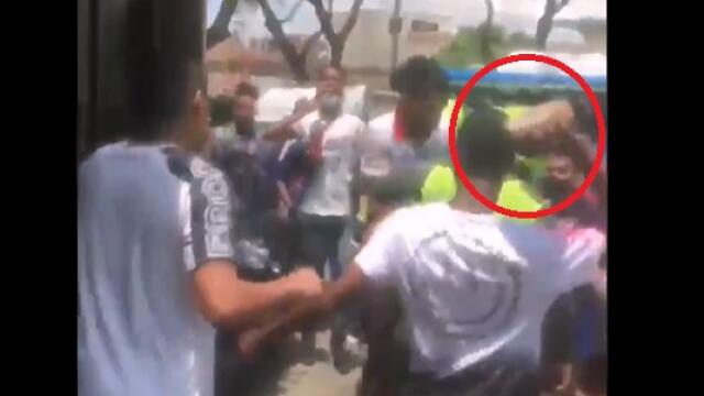 joven lanzo ladrillo a ladron y termino pegandole a policia cali joven lanzo ladrillo a ladron y termino pegandole a policia cali