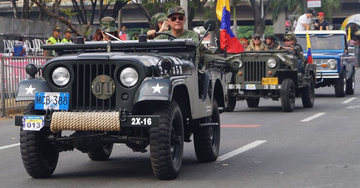 36-autos-antiguos-feria-de-cali-2015.jpg