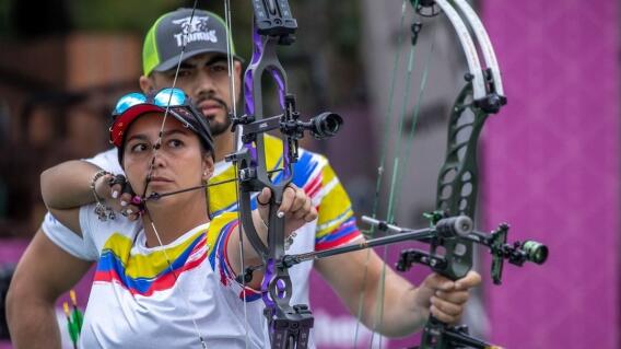 Sara López y Sebastián Arenas, arqueros colombianos. Sara López y Sebastián Arenas, arqueros colombianos.
