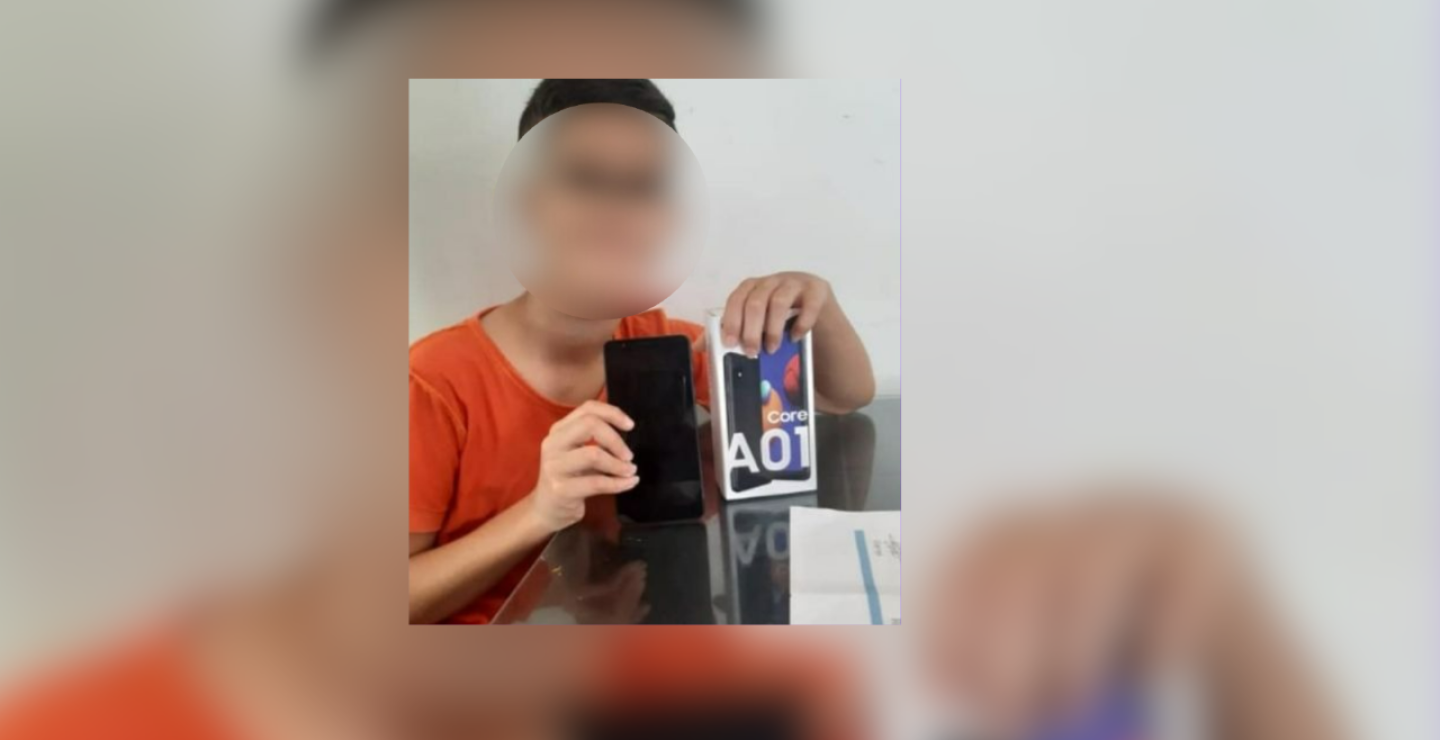 Su primer celular vino con sorpresa: su hermana le puso ‘términos y condiciones’