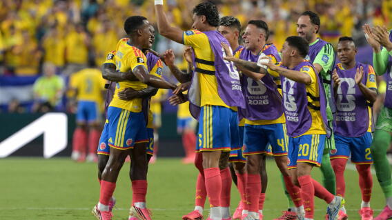 Jugadores de Colombia celebrando un gol