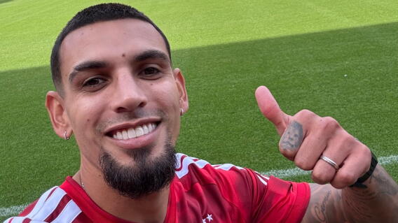 Daniel Muñoz, lateral del Nottingham Forest.