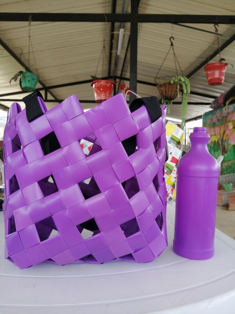 bolsos elaborados con elementos reciclados (1).jpg