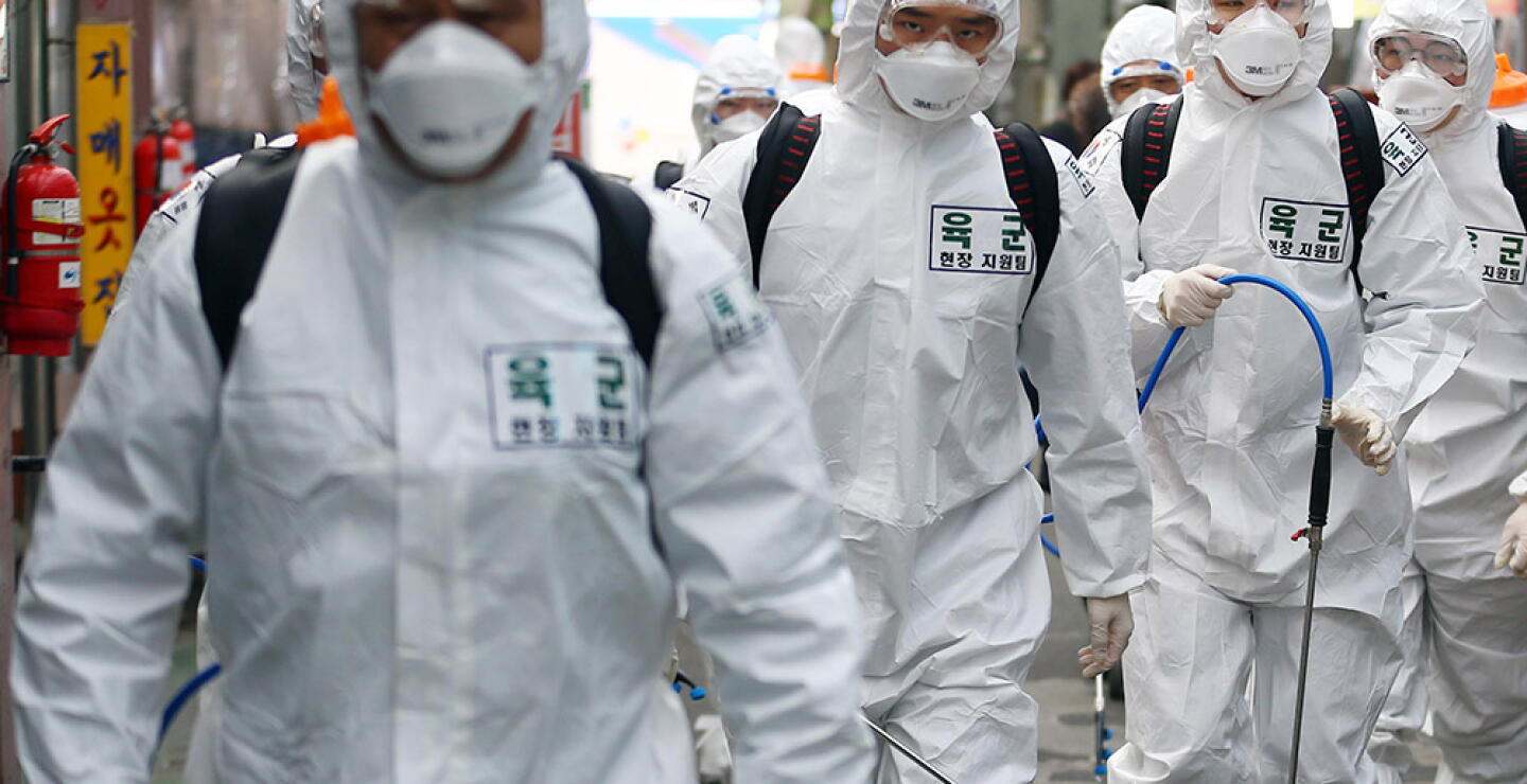 357516_Trajes coronavirus / Foto: AFP