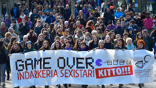 Ratifican polémica sentencia contra La Manada, grupo que abusó sexualmente a una joven en España Ratifican polémica sentencia contra La Manada, grupo que abusó sexualmente a una joven en España