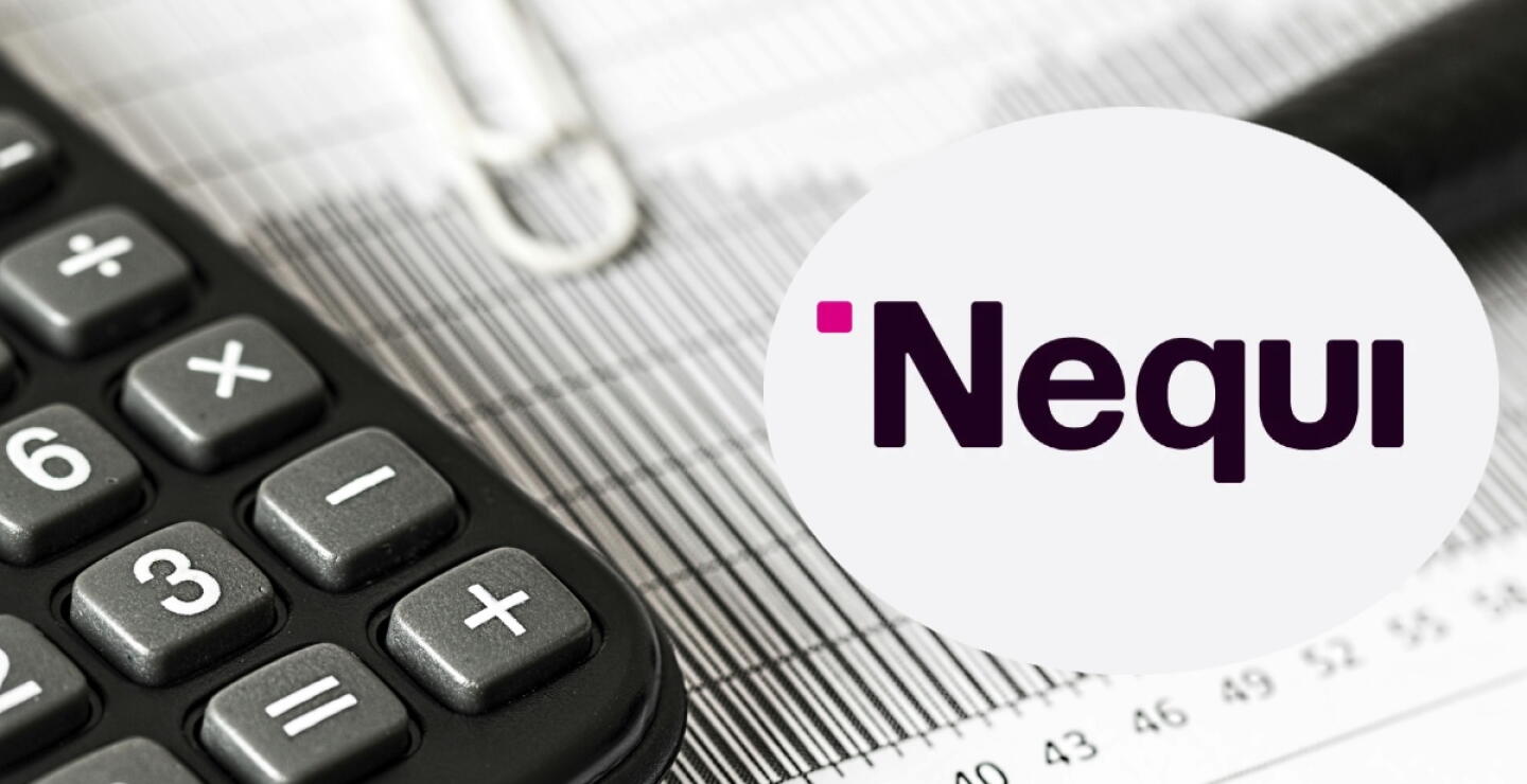 Logo de Nequi sobre una calculadora que simula hacer la declaración de renta.