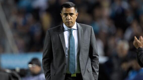 César Farías tiene amplia experiencia no solo a nivel de clubes sino también en selecciones. César Farías tiene amplia experiencia no solo a nivel de clubes sino también en selecciones.