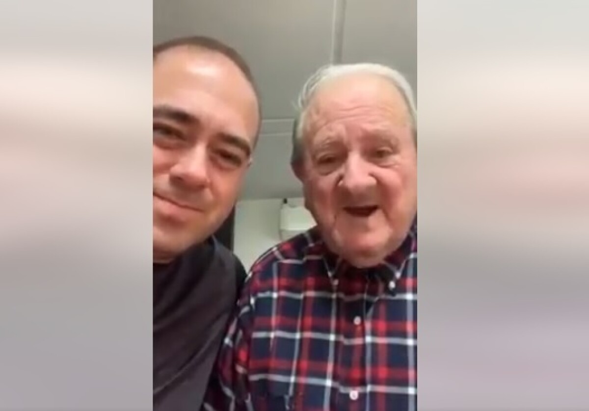 Intenta no llorar! Hombre graba el momento en que se presenta ante su papá con alzheimer | Virales | LaKalle
