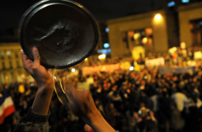 351688_BLU Radio. Cacerolazo // Foto: AFP