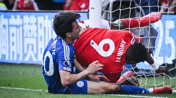 Taiwo Awoniyi (rojo), jugador del Nottingham Forest, en coma inducido Taiwo Awoniyi (rojo), jugador del Nottingham Forest, en coma inducido