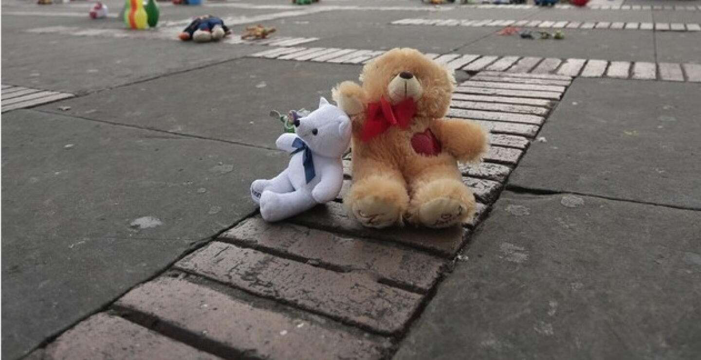 Capturan a mamá que abusaba de su hijo de 5 años.