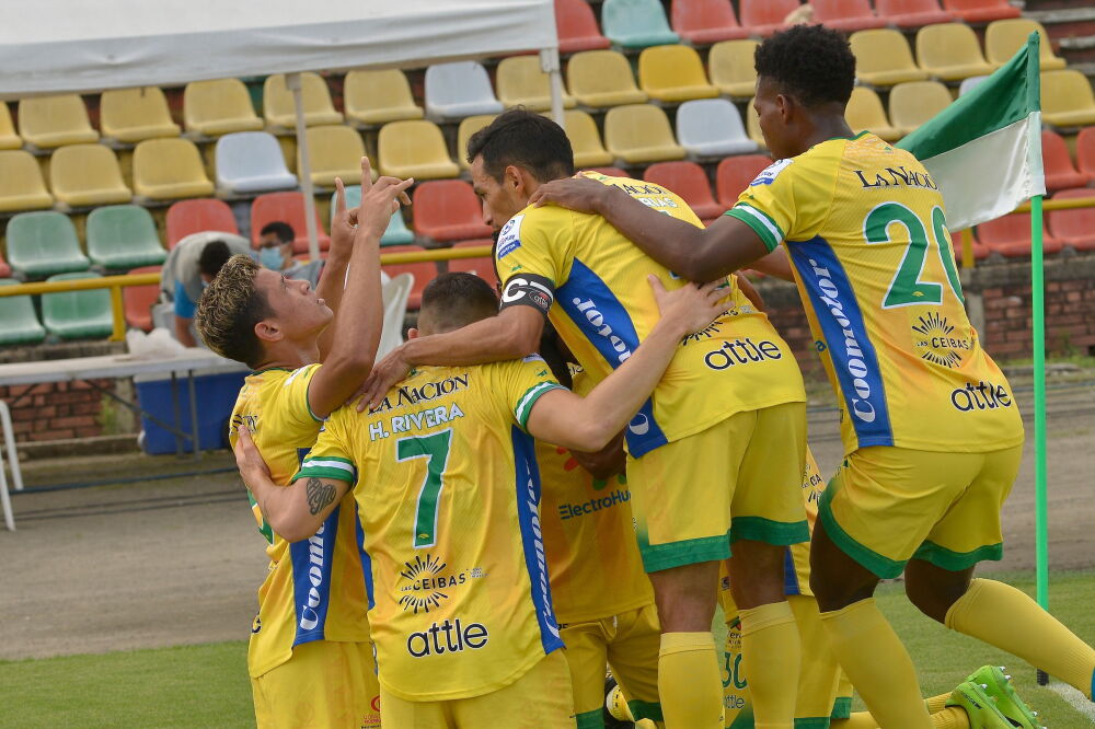 Atletico Huila Vs Cortulua Dos Tradicionales Del Futbol Colombiano Disputan El Titulo Del Ascenso