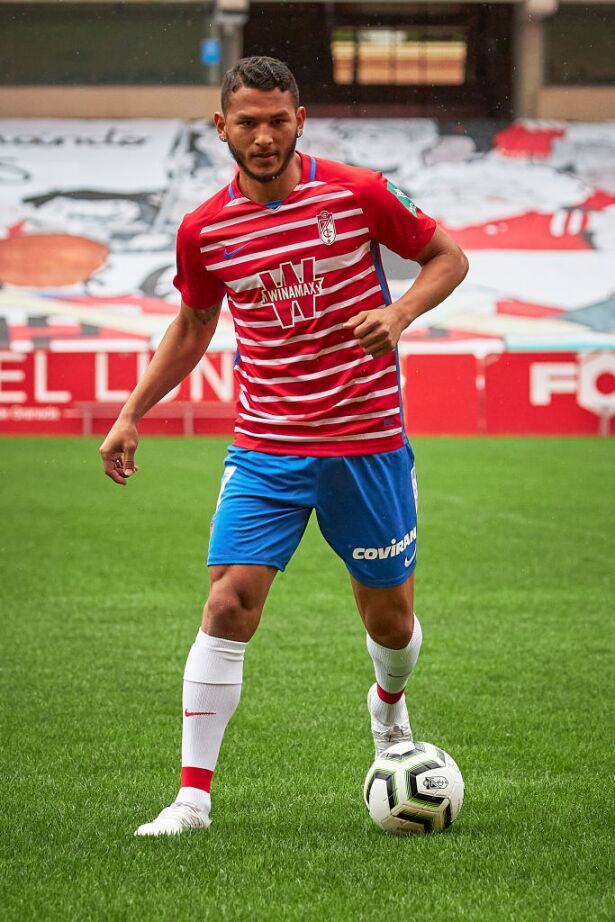 Granada Unveil New Player Luis Suárez