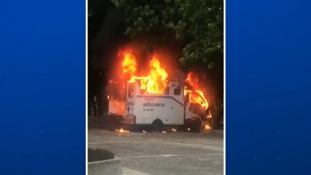 Queman dos ambulancias en Bajo Cauca antioqueño: una trasladaba a mujer en labor de parto Queman dos ambulancias en Bajo Cauca antioqueño: una trasladaba a mujer en labor de parto