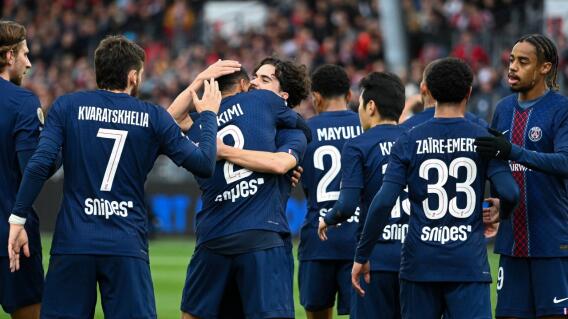 PSG celebrango un gol