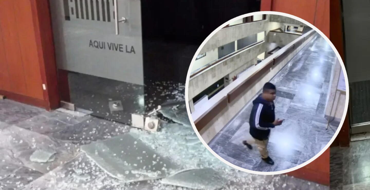 Imágenes de cómo quedó la puerta de vidrio de la Comisión Séptima del Senado. 