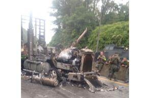 285108_Blu Radio / Manifestantes incineran tractocamión en la vía Buenaventura – Buga. Foto: Cortesía.