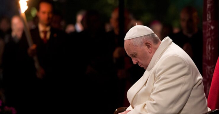 "Para mí es como tener al abuelo en casa, es mi papá", acerca de su antecesor, Benedicto XVI quien abdicó.