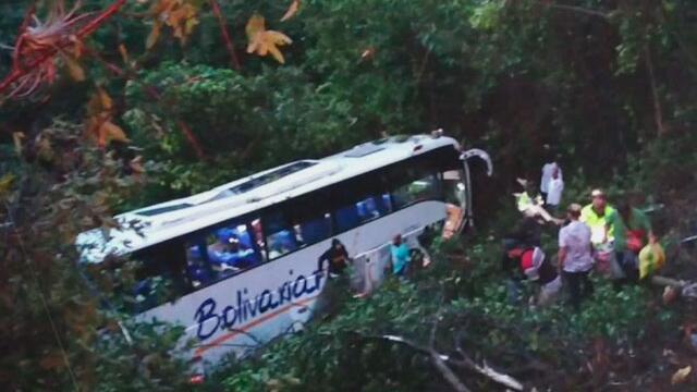 Bus lleno de venezolanos cayó a un abismo: niña de ocho años perdió la vida