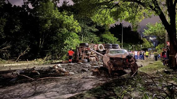 Impactantes videos muestran la magnitud de accidente en Medellín que dejó 4 muertos Impactantes videos muestran la magnitud de accidente en Medellín que dejó 4 muertos
