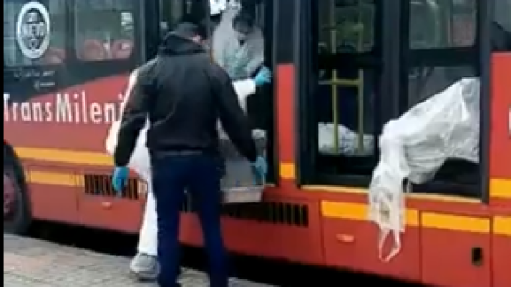 Mujer muere en TransMilenio Mujer muere en TransMilenio