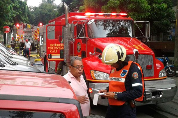 270815-bomberos-torre-de-cali-foto-arlex.jpg