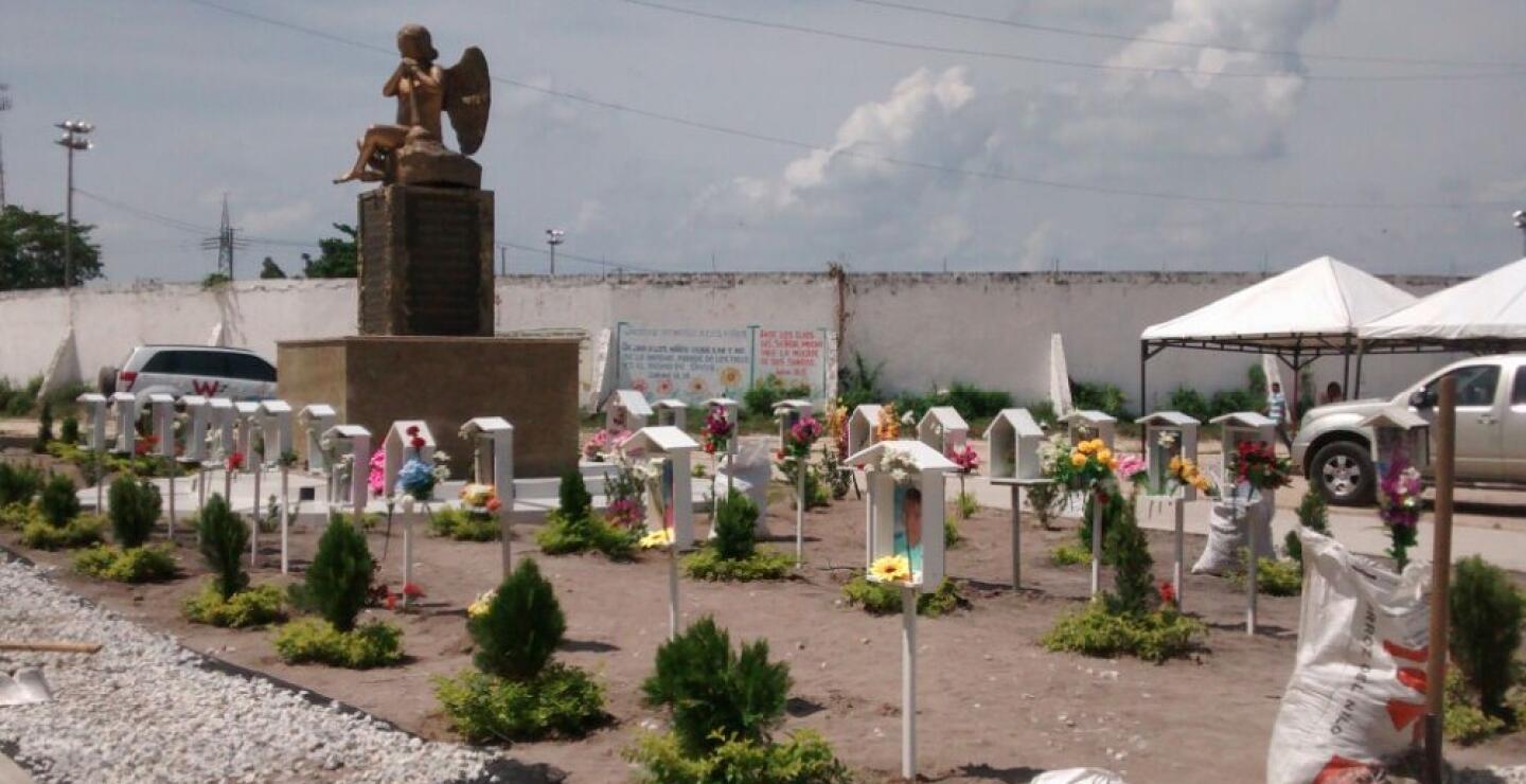 100656_En el sitio de la tragedia fue colocado un monumento en honor a las víctimas. Foto: Rodolfo Rodríguez.