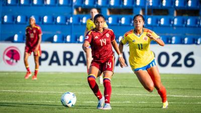 Maithe López (11) en acción de juego con la Selección Colombia vs. Venezuela en el Sudamericano femenino Sub-20.