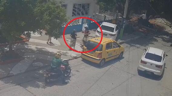 Fleteros asaltaron a abuelita que acababa de retirar plata de banco en Barranquilla Fleteros asaltaron a abuelita que acababa de retirar plata de banco en Barranquilla