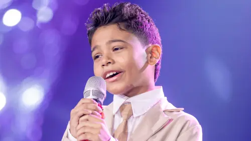 Bastián Sampayo muestra sus dibujos de los Entrenadores de La Voz Kids