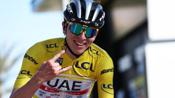 Festejo de Tadej Pogacar (UAE Team Emirates), tras ganar la París-Niza 2023 Festejo de Tadej Pogacar (UAE Team Emirates), tras ganar la París-Niza 2023