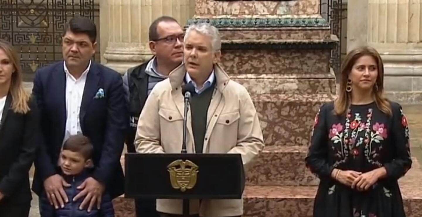 Iván Duque tras ejercer su derecho al voto en la Plaza de Bolivar 