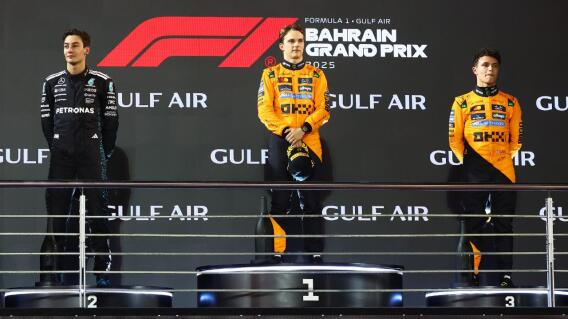 George Russell, Oscar Piastri y Lando Norris, en el podio del GP de Baréin. George Russell, Oscar Piastri y Lando Norris, en el podio del GP de Baréin.