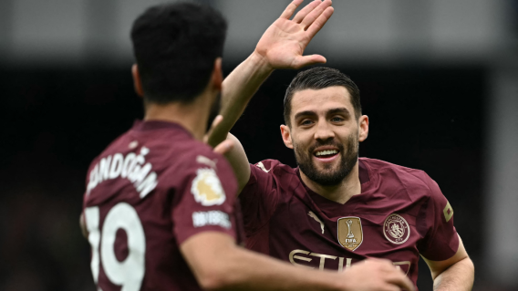 Manchester City se ilusiona con puestos de Champions League, tras vencer a Everton, en la Premier Manchester City se ilusiona con puestos de Champions League, tras vencer a Everton, en la Premier