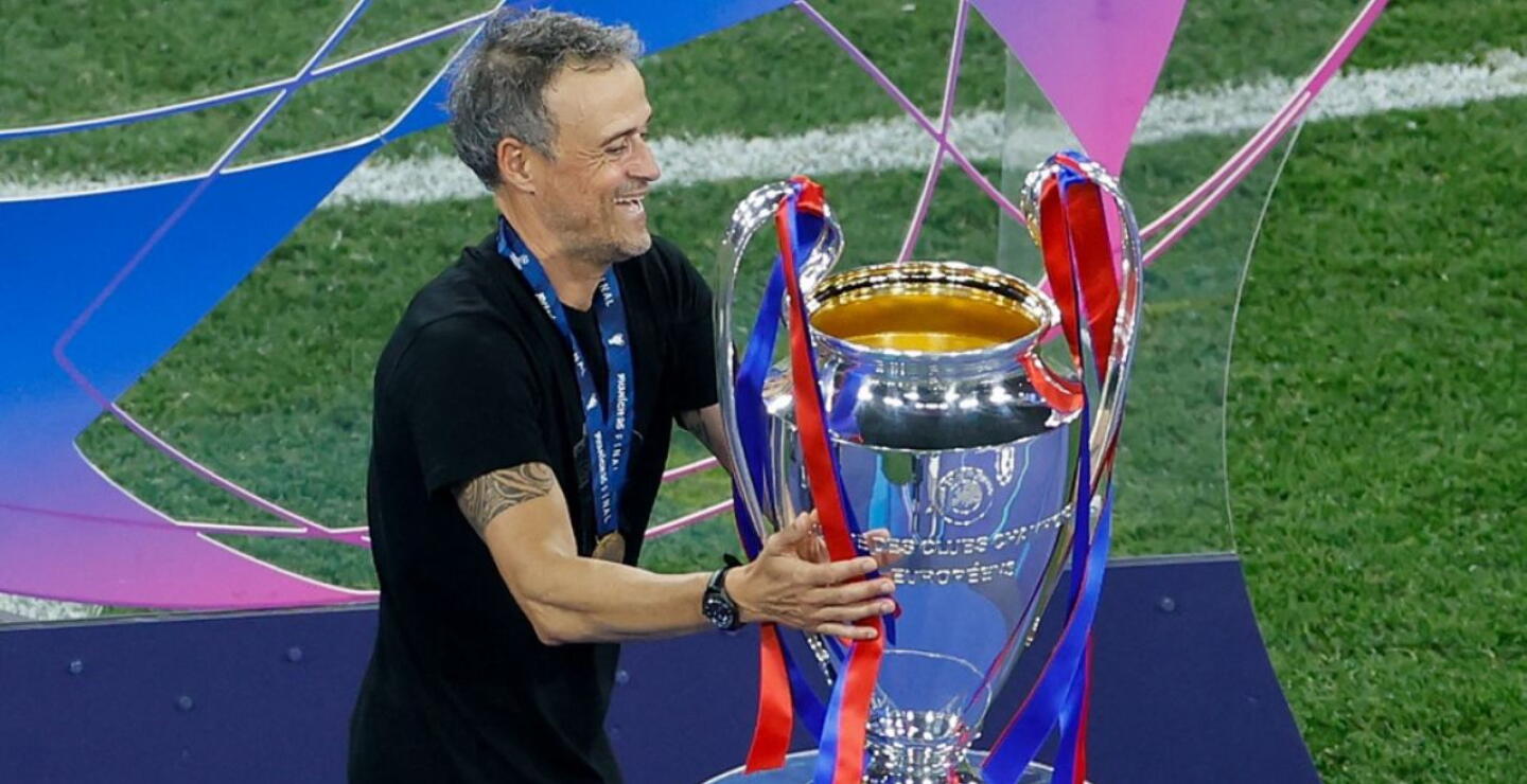Luis Enrique con el trofeo de la Champions League.