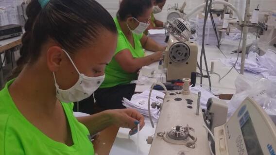 359981_Producción de tapabocas. Foto: Cortesía