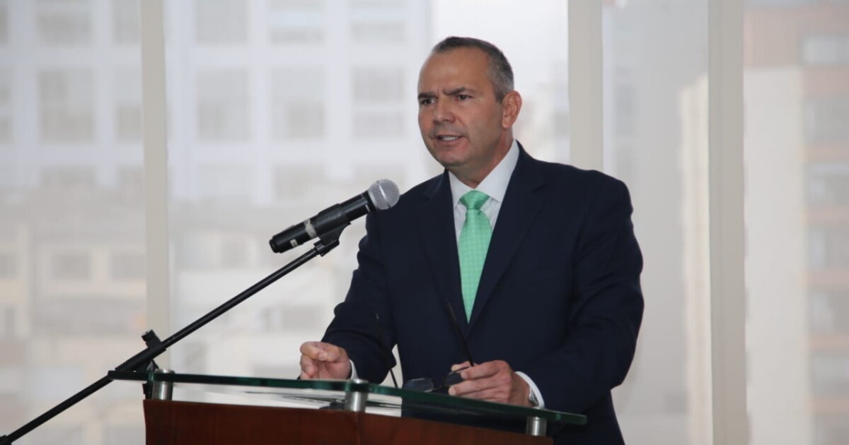 El general (r) Javier Ayala es nombrado, otra vez, como rector de la ...