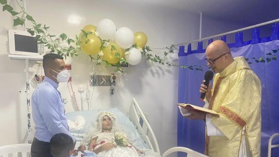 Novios se casan en hospital Novios se casan en hospital