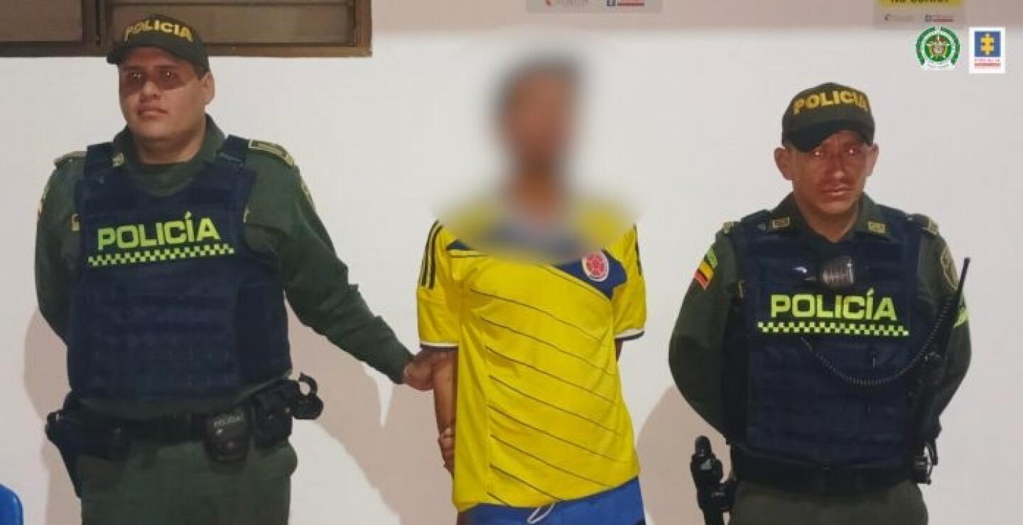 Por cantar, mujer fue atacada con un machete por su pareja