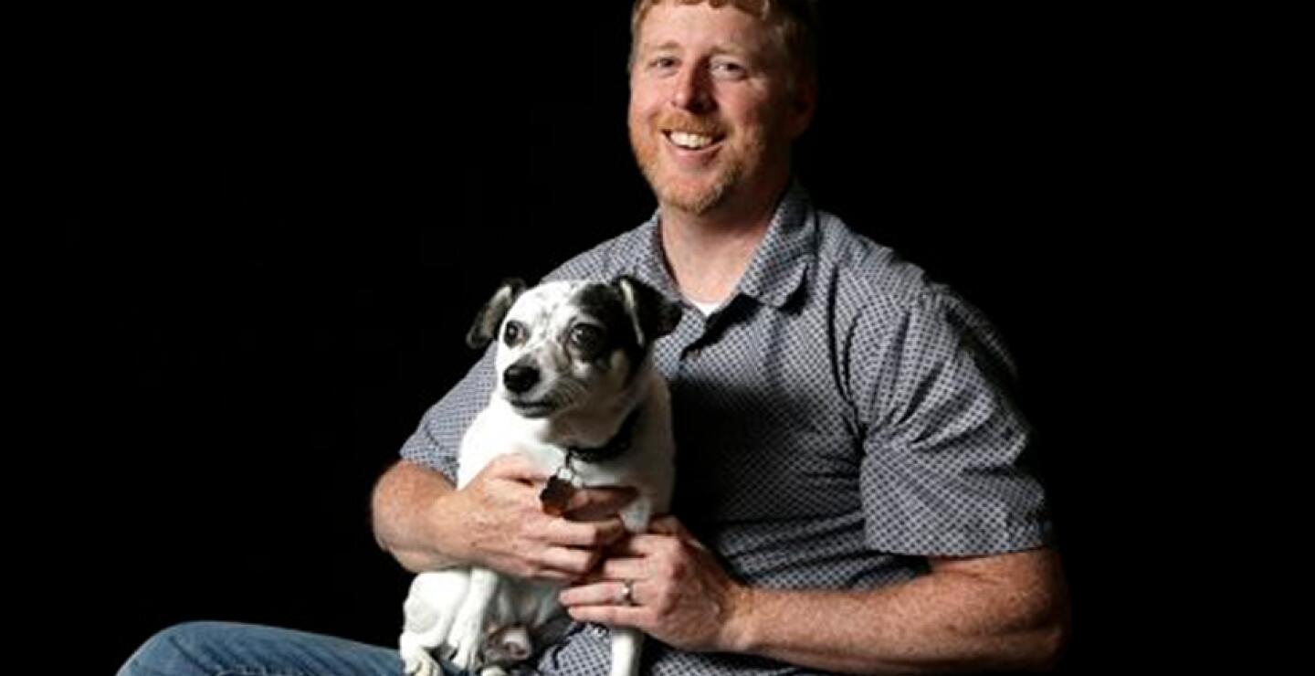 "Yo sabía que para este proyecto conmovería a dos grupos diferentes", dijo Levy. "A los amantes de las mascotas les encantaría y a los fotógrafos les gustaría si yo hacía un buen trabajo".