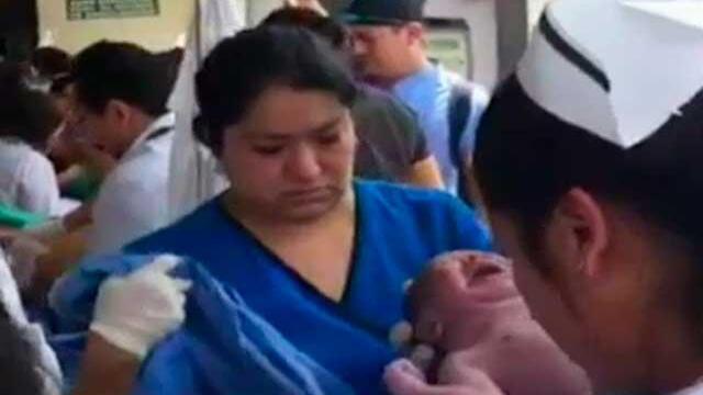 #FuerzaMéxico: bebé que nació en la calle es hoy símbolo de vida en medio de la muerte 