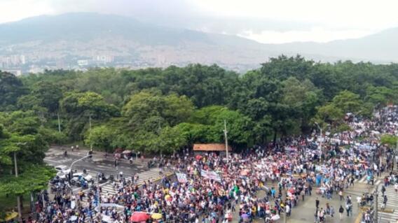 345534_BLU Radio. Marcha por la educación en Medellín / Foto: BLU Radio