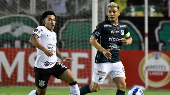 Teófilo Gutiérrez (der.), delantero del Deportivo Cali.