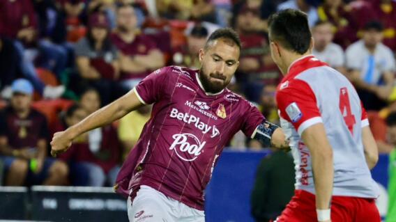 Acción de juego del partido entre Tolima y Santa Fe, en la Liga BetPlay II-2024 Acción de juego del partido entre Tolima y Santa Fe, en la Liga BetPlay II-2024